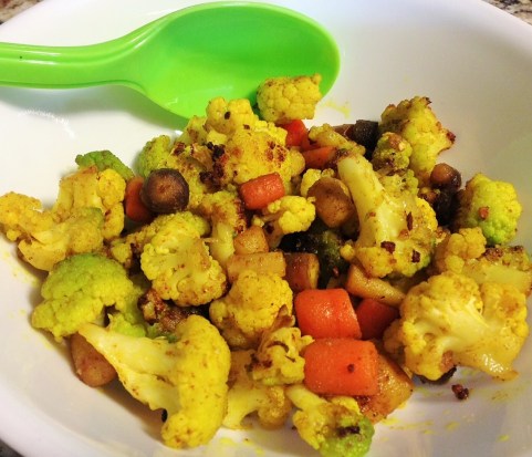 Coliflor grillada en cúrcuma