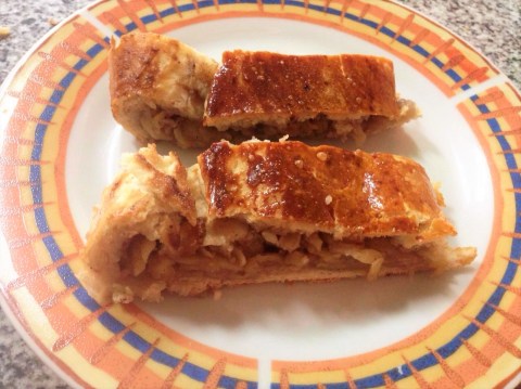 pasteles rellenos de manzana y nuez