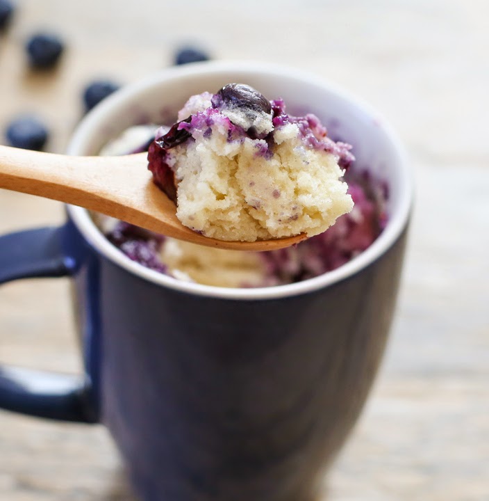 Queque de arándanos en un tazón