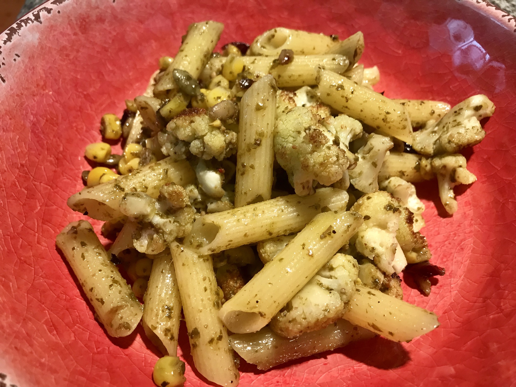 Pasta y coliflores al pesto